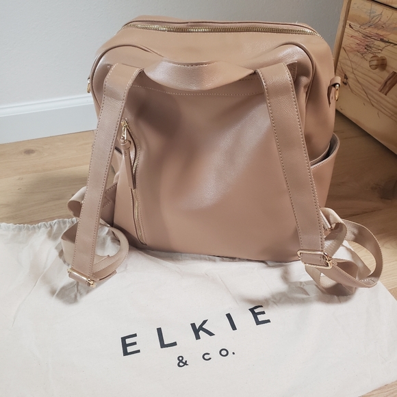 Vegan leather Backpack - Tan w/ gold hardware - Picture 3 of 11